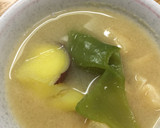 さつまいもとピーマンのみそ汁作り方3写真