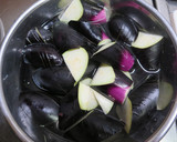 茄子とみょうがの炒め煮作り方1写真