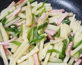 じゃがいもとﾈｷﾞとﾍﾞｰｺﾝ炒め♪☆作り方4写真