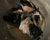 サーモンハラスの甘辛煮作り方1写真