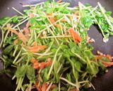 豆苗とさきいかのガーリック炒め作り方4写真