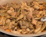 鍋で炊く！きのこと鶏の炊き込みごはん作り方2写真