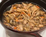 鍋で炊く！きのこと鶏の炊き込みごはん作り方4写真