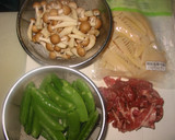 春の素材ときのこと豚肉のオイマヨ炒め作り方1写真