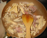 春の素材ときのこと豚肉のオイマヨ炒め作り方3写真