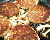 蓮根入りで旨♪贅沢のきのこ和風ハンバーグ作り方4写真