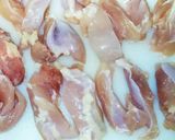鶏モモ肉で*一口チキンカツ作り方1写真