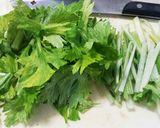 セロリの葉消費☆５分で和風おかかサラダ作り方2写真