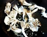 舞茸とイカのパスタ ペペロンチーノ風作り方4写真