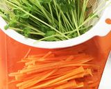 栄養価UP！豆苗と人参と卵の胡麻和え作り方2写真