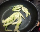 ペンネとセロリのミートソース作り方3写真