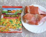 鮭とミックスベジタブルで新米が美味しい♪作り方3写真