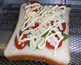 簡単♬トマトとバジルのチーマヨトースト♡作り方1写真