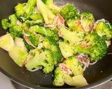 ブロッコリーとカニカマの蒸し焼き🥦作り方7写真