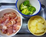 チキンのハワイアン風オイスター炒め作り方1写真