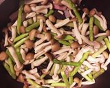 3分で!アスパラとしめじ炒め作り方4写真