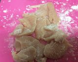 驚きの柔らかさ!鶏ムネ肉でコーンスープ味作り方1写真