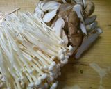 簡単 マグロと椎茸 えのきの味噌煮込み作り方1写真