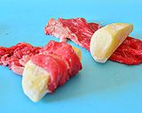 じゃが芋を牛肉で巻いた＊ビーフシチュー♪作り方2写真