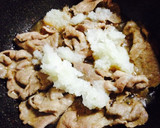 材料３つ‼︎ 豚薄切り肉のみぞれ焼き作り方2写真
