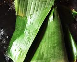 バナナチップとバナナの葉の鶏肉包み蒸し作り方1写真