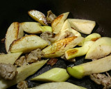 真菰茸★マコモと豚肉しお炒めの素で炒める作り方1写真