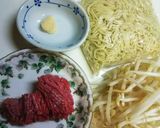 簡単！もやしとひき肉のあんかけ焼きそば♪作り方1写真