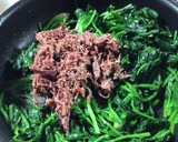 ほうれん草とコンビーフの炒め物作り方5写真
