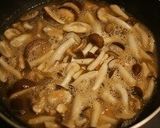 味噌風味☆たっぷりキノコの玉子とじ作り方1写真