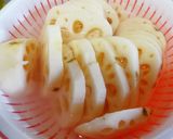 チョー簡単♪♪れんこんの甘辛酢炒め～♥♥作り方1写真