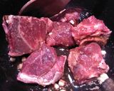 モロッコ風牛肉とプルーンのタジン作り方1写真