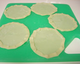 簡単！残った餃子の皮を救済！トマトピザ作り方1写真