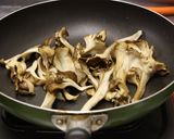 舞茸とトマトのにんにくドレッシング炒め作り方3写真