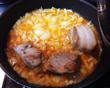 簡単 豚肉とソーセージのスープ作り方3写真