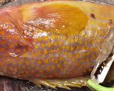 飛び散りにくい！ピーラーで魚の鱗取り♪作り方4写真
