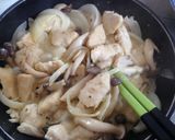 鶏胸肉としめじのレモンマヨ炒め☆作り方4写真