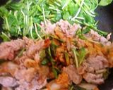 豆苗入り豚キムチ炒め作り方6写真