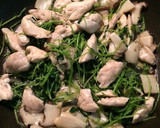 鶏ささみと豆苗のにんにく塩炒め作り方7写真