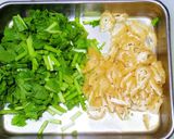 意外に美味しい☆蕪の葉と油揚げの炒め物☆作り方1写真