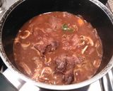 キノコと赤ワインで作るビーフシチュー作り方4写真