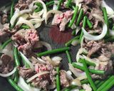 ニンニクの芽で焼肉丼♪作り方1写真
