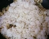 ランチや軽食に♪簡単きのこガーリック炒飯作り方3写真
