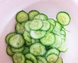 保育園の給食参考に♡モリモリ納豆サラダ作り方1写真