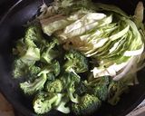 簡単！キャベツとブロッコリーの野菜炒め作り方2写真