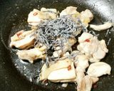 鶏肉と塩昆布のペペロンチーノ風炒め作り方3写真