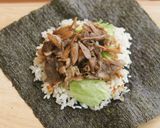ごぼう・牛肉・しょん²で甘辛おにぎらず！作り方5写真