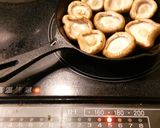 スキレット秋の味覚！簡単バター焼き椎茸作り方3写真