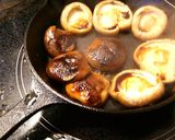 スキレット秋の味覚！簡単バター焼き椎茸作り方7写真