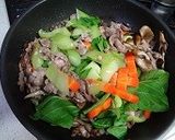 豚肉と舞茸チンゲン菜の炒め物　作り方5写真