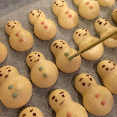とまこ様　メレンゲクッキー　焼き菓子　クリスマス 今年のクリスマスクッキー缶のご案内です！ 元気なダンシング